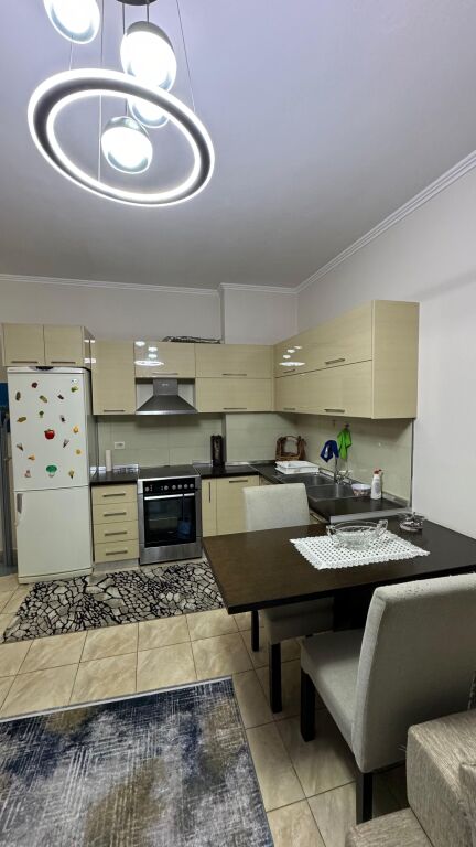 Affittasi 2+1+1 ASTIR VICINO AL COMPLESSO MOLLA 50.000 leke