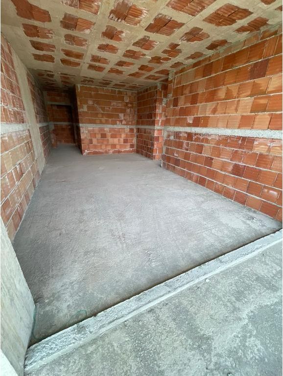 Shitet, Apartament 2+1+2, Blloku, Tirane.