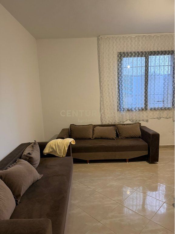 Appartamento 2+1 in Affitto nel Quartiere 17, Durrës