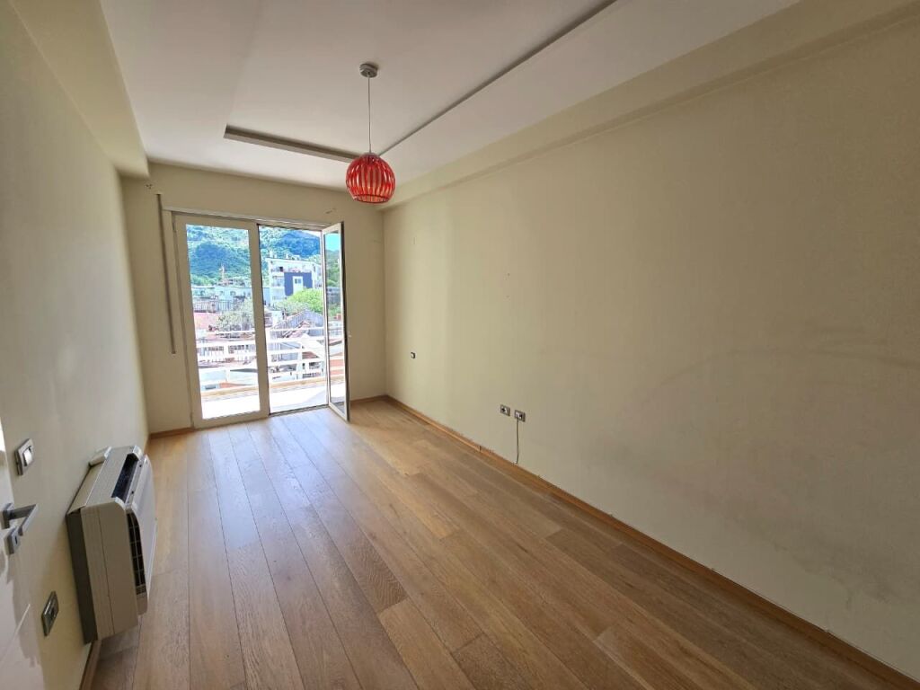 Apartamente 2+1 Ne Shitje, Me Pamje Mbi Liqenin e Thate