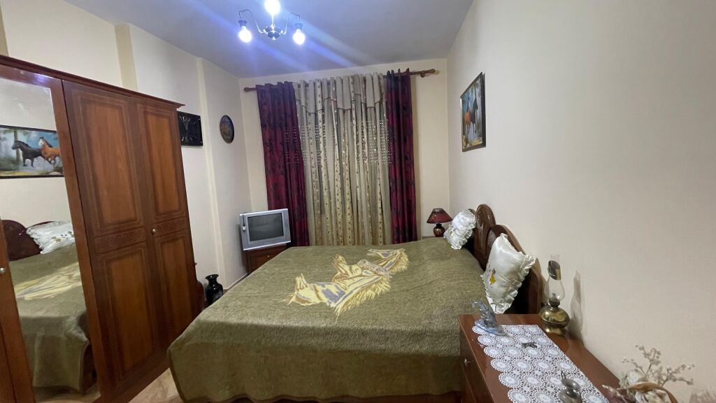 Jepet me qira 2+1+2 Astir 50.000 leke