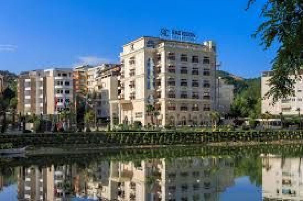 Shitet, Apartament 2+1+2 Ballkone ,Liqeni i Thate, Tirane