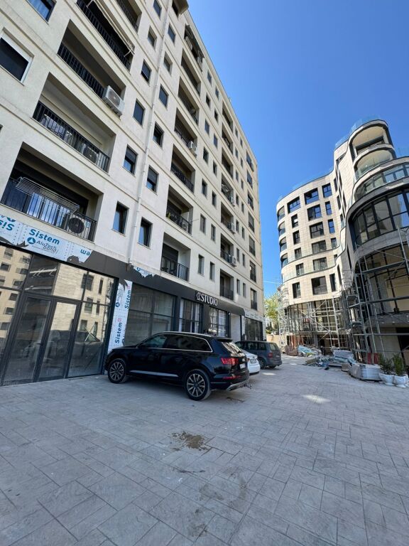 NEGOZIO IN AFFITTO 800 M2 PRESSO RADISSON LAGO