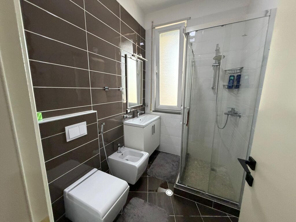 Qira apartment 2+1+2 📍Kopshti Botanik  💶 900 0 0 lekë