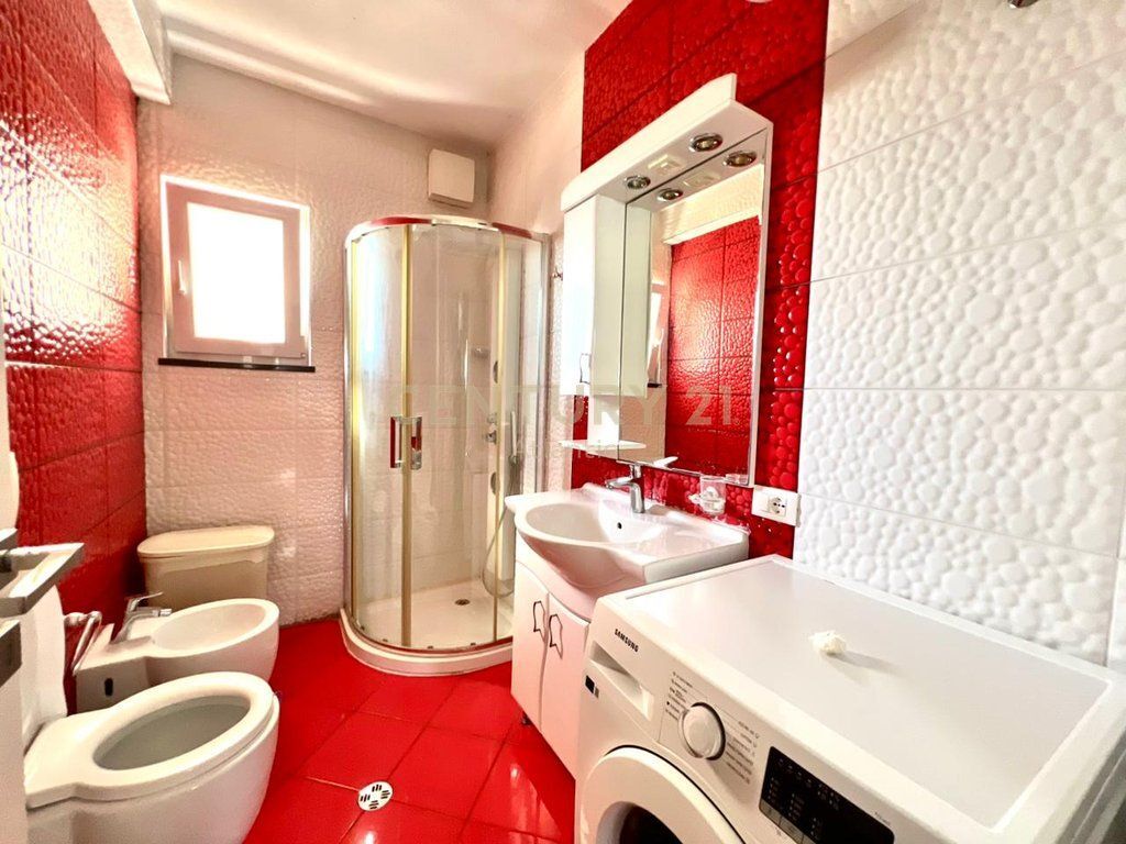 EXCLUSIVE ! SHITET APARTAMET LUXURY 2+1+2 TUALETE + 80M2 VERANDE DHE 1 GARAZHD NE PLAZH ILIRIA DURRES !