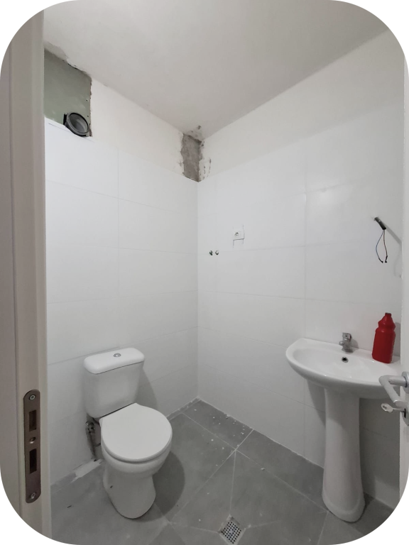 JEPET ME QERA | AMBIENT KOMERCIAL NË RRUGËN E DURRËSIT