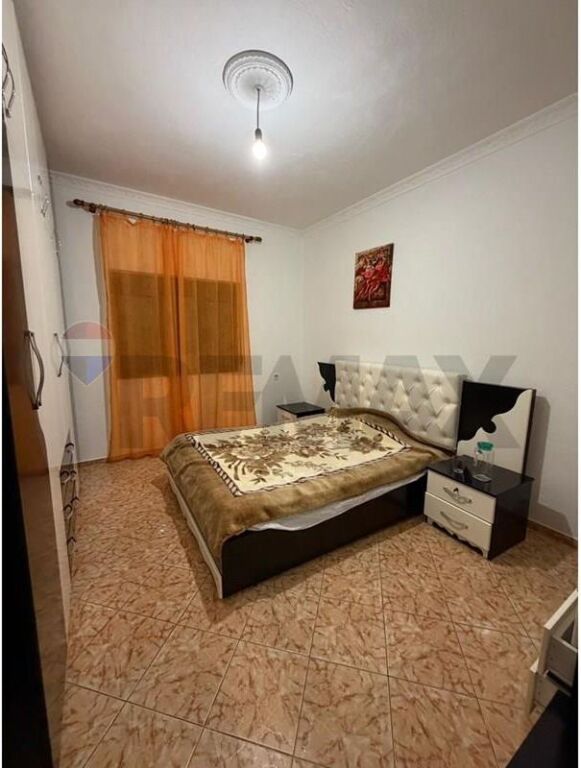 Jepet me qira apartament 2+1+2, kati i dyte i viles ne Selite