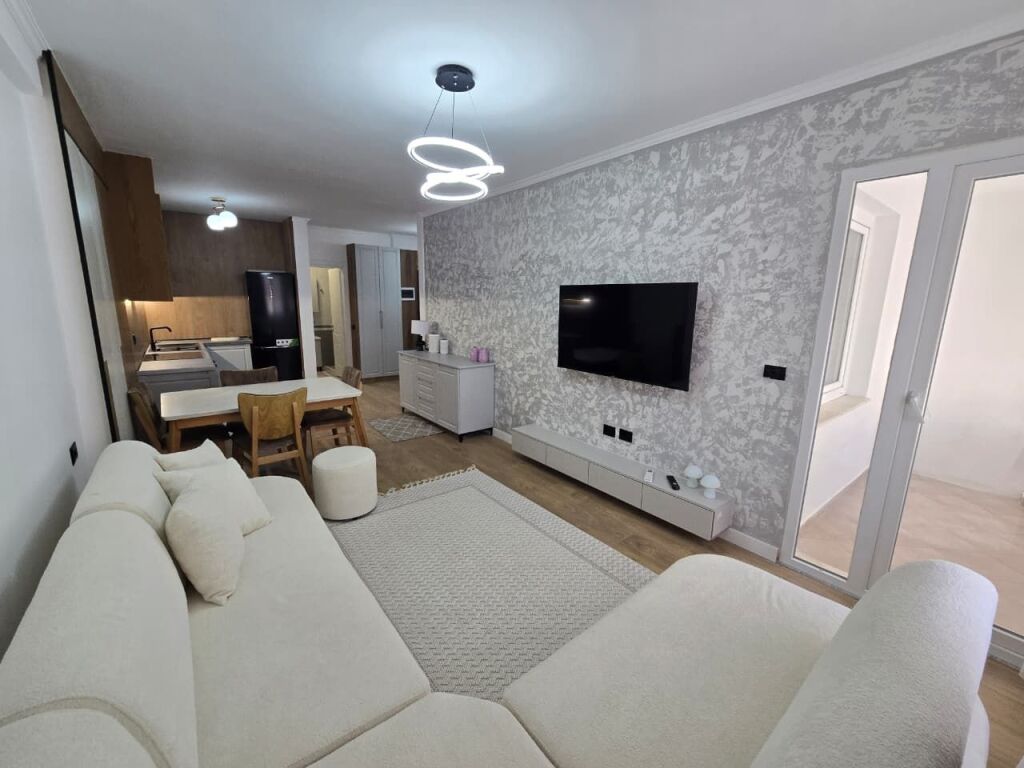 Apartamente 1+1 Ne Shitje, Astir