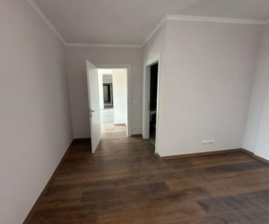 Ofrojmë për qira Apartament 2+1+2 + Post Parkimi në Kompleksi “Akses Tirana”