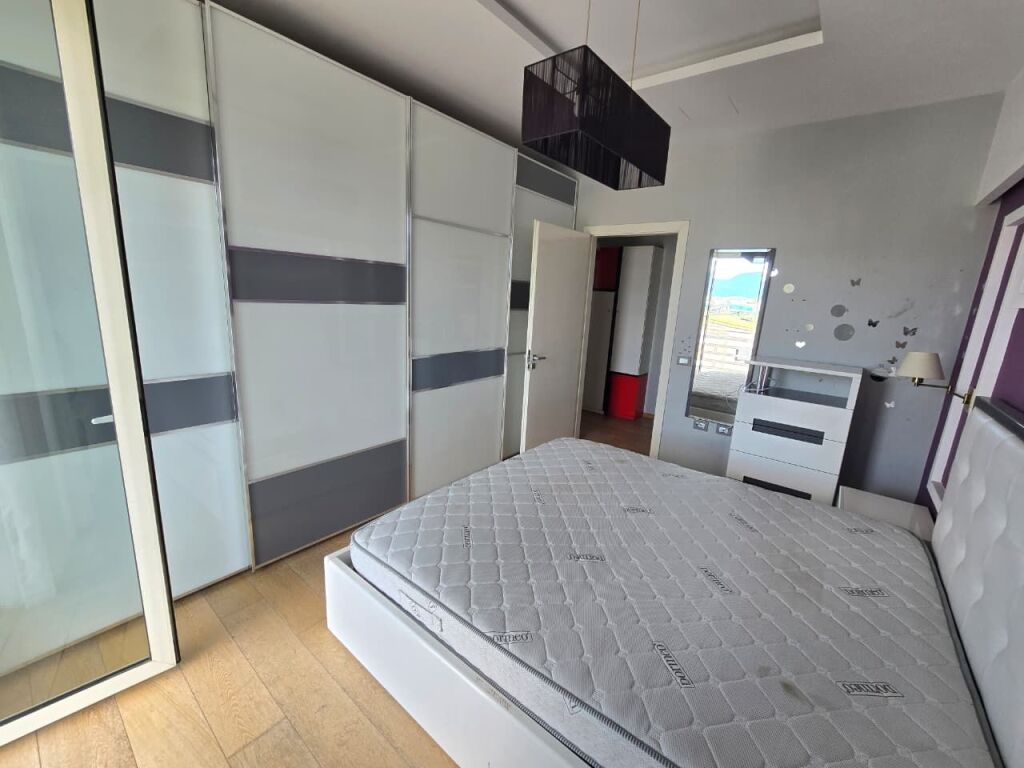 Apartamente 2+1 Ne Shitje, Me Pamje Mbi Liqenin e Thate