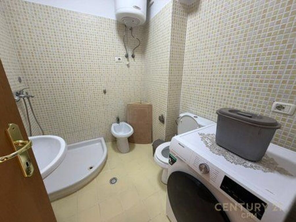 VENDESI APPARTAMENTO 3+1+2 VICINO AL KRISTAL CENTER!