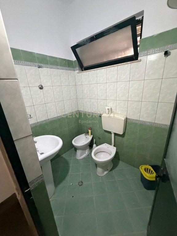 Appartamento 2+1 in Affitto nel Quartiere 17, Durrës