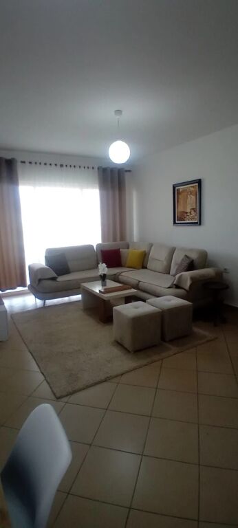Jepet me qira 2+1+1 ISH FUSHA E AVIACIONIT 650€