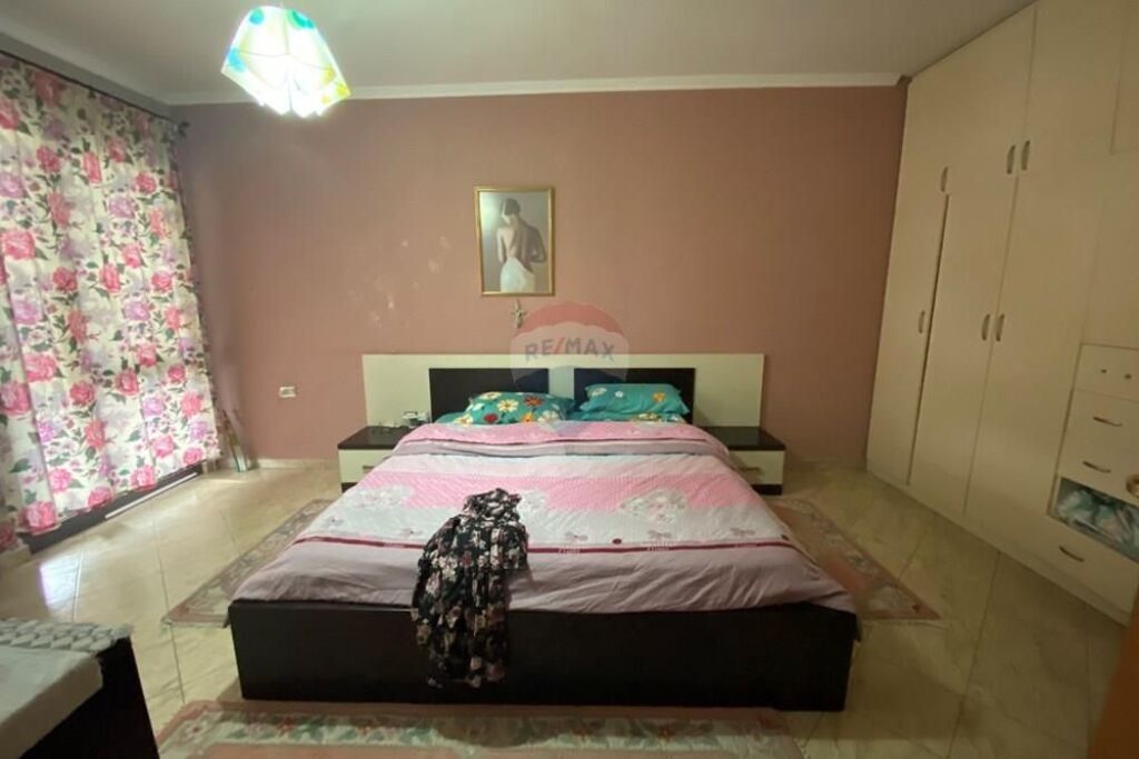 Apartament - Për Shitje - Tregu Elektrik I Ri, Tiranë