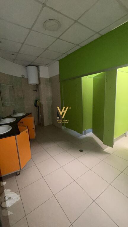 LOCALE COMMERCIALE 330 M2 IN AFFITTO A BLLOK 4.500 EURO
