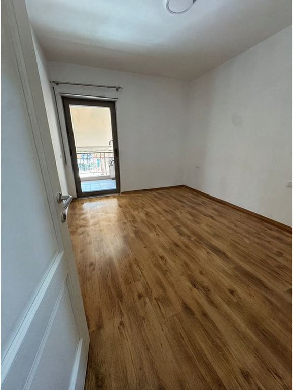 Apartament 1+1 Me Qira në Kompleksin Delijorgji, Tiranë (650€ ose 800€)
