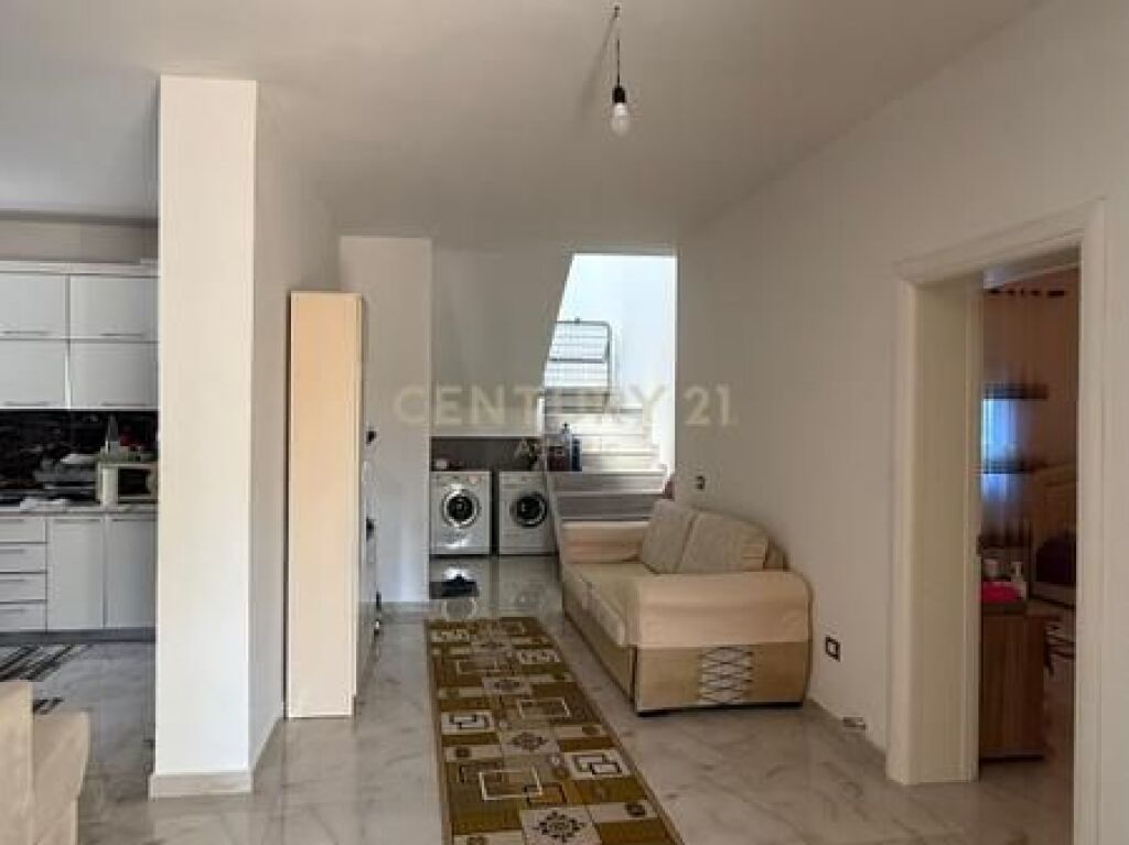 Shitet Shtëpi Private në 4 Rruget e Shijakut, Durrës !