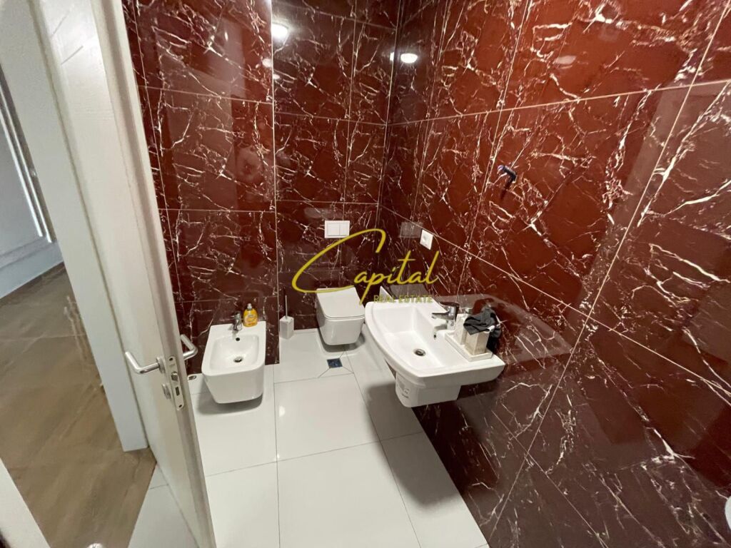 OFFICE FOR RENT 35 M2 KAVAJES STREET 400 EURO