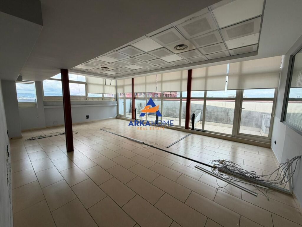 LOCALE UFFICIO IN AFFITTO 450 M2 "GALERIA ROMA, VIA KAVAJËS" 6000 EURO