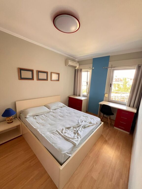 Jepet me qira apartament modern 1+1 + post parkimi te Liqeni i Thate