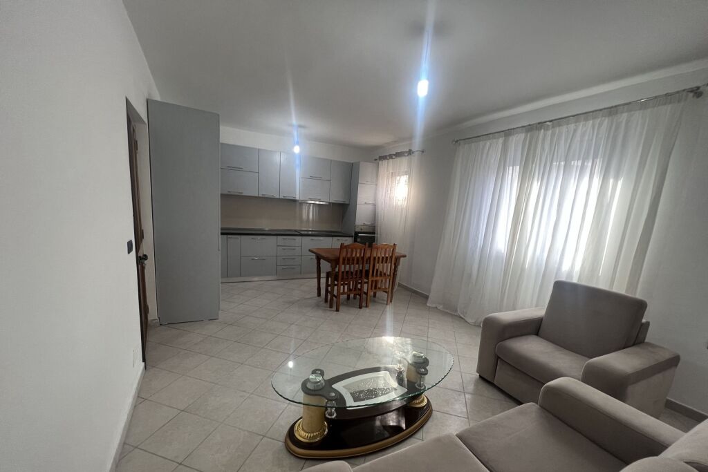 Affitto | Apartament 1 + 1 | Yzberisht | 400 €/mese