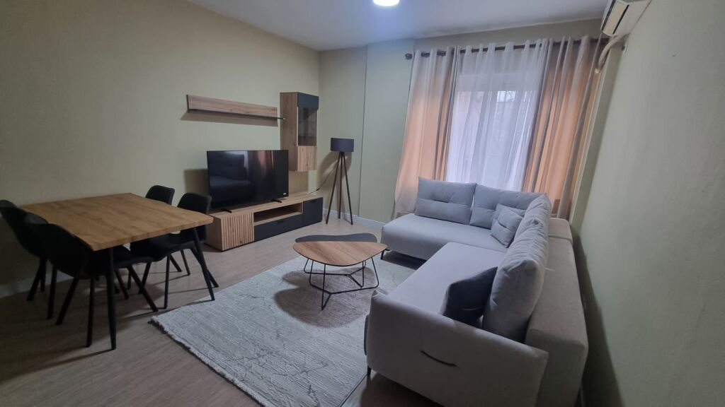 Ekskluzive 🚨Jepet me qera apartament 1+1  📍Rruga Mine Peza, Komisariati