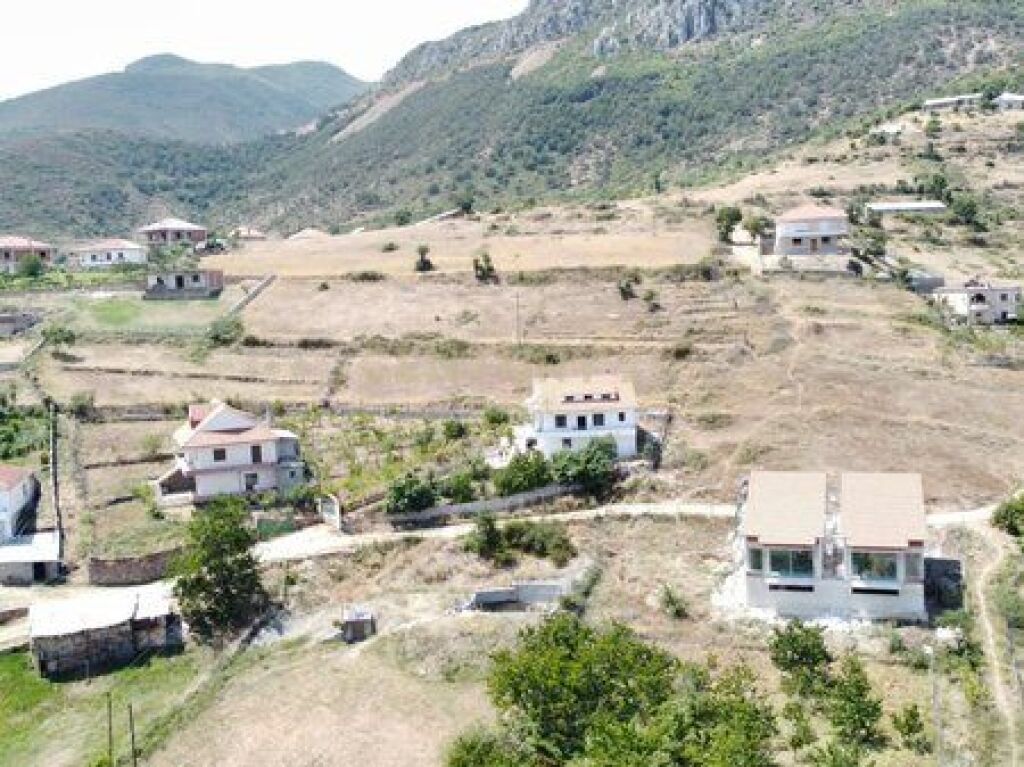 Vilë 4+2 Në Shitje në Pogradec - 190.000€!