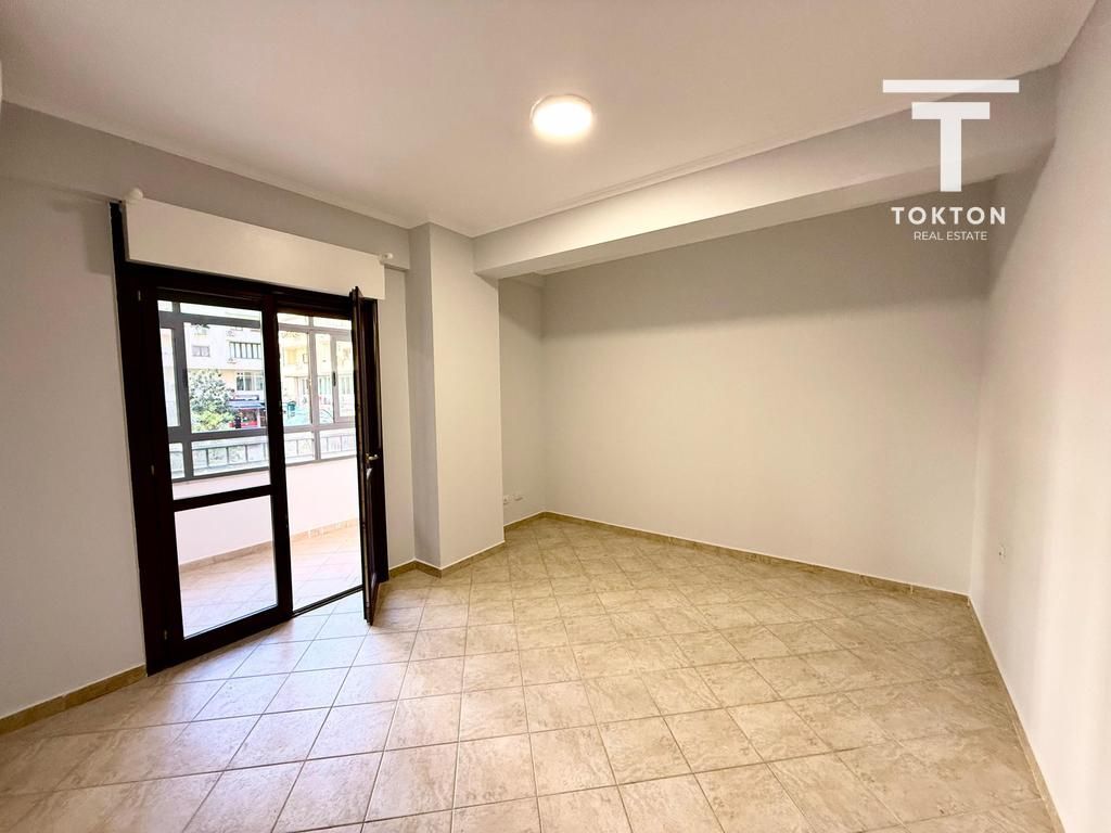 SHITET, APARTAMENT 3+1+2, KOMUNA E PARISIT, TIRANË