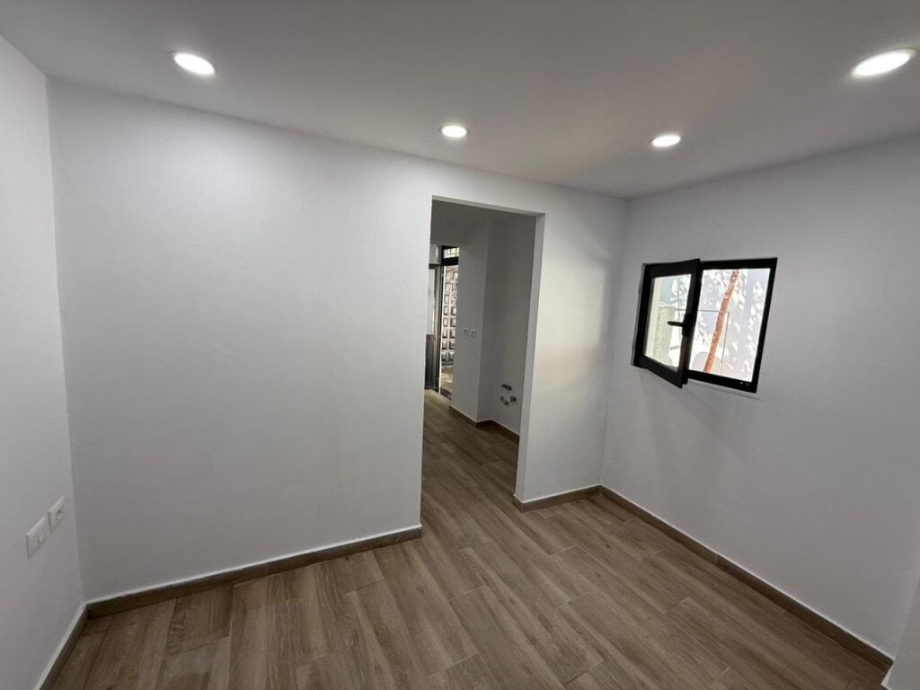 Office for rent at the Former Electric Market (ID BZ2974) Tirana