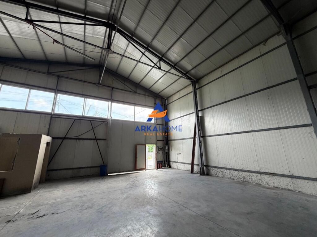 CAPANNONE IN AFFITTO 311M2 "VORË, 100 M DAL SOPRAPPASSO DI VORË" 1300 EURO