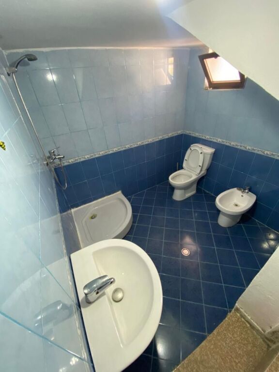 🏠 Jepet Apartament 1+1 me Qera te Mangalem 21, Ali Dem, Tirane