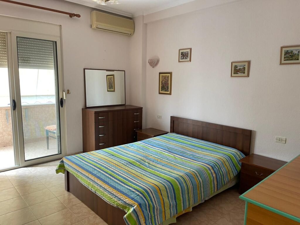 Jepet me qera Apartament 2+1+2 ne Vasil Shanto/ Tek Besnik Sykja