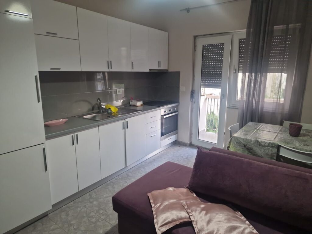 Appartamento 2+1 in affitto in Via Durazzo