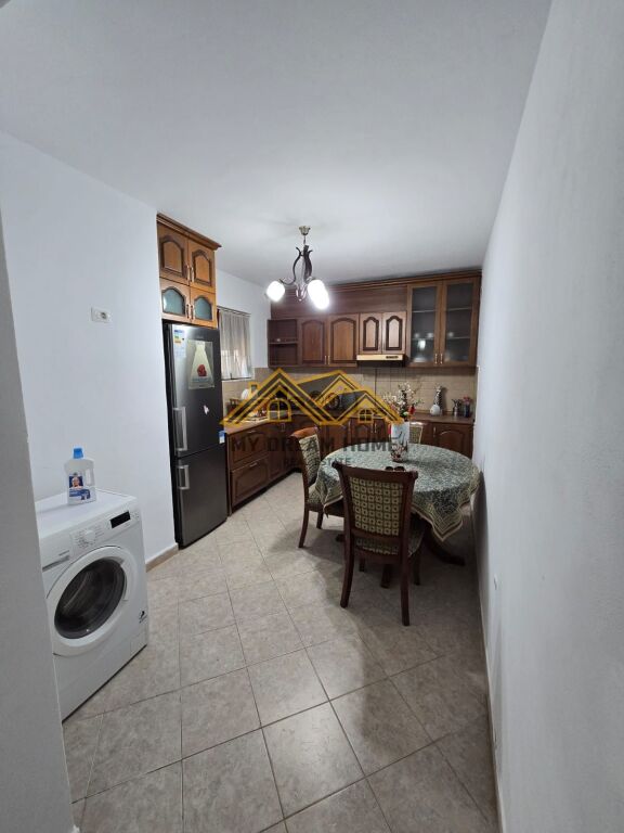 SHITET APARTAMENT 1+1 ME OBORR – SHKËMBI I KAVAJËS,VIJE E DYTE ME DETIN
