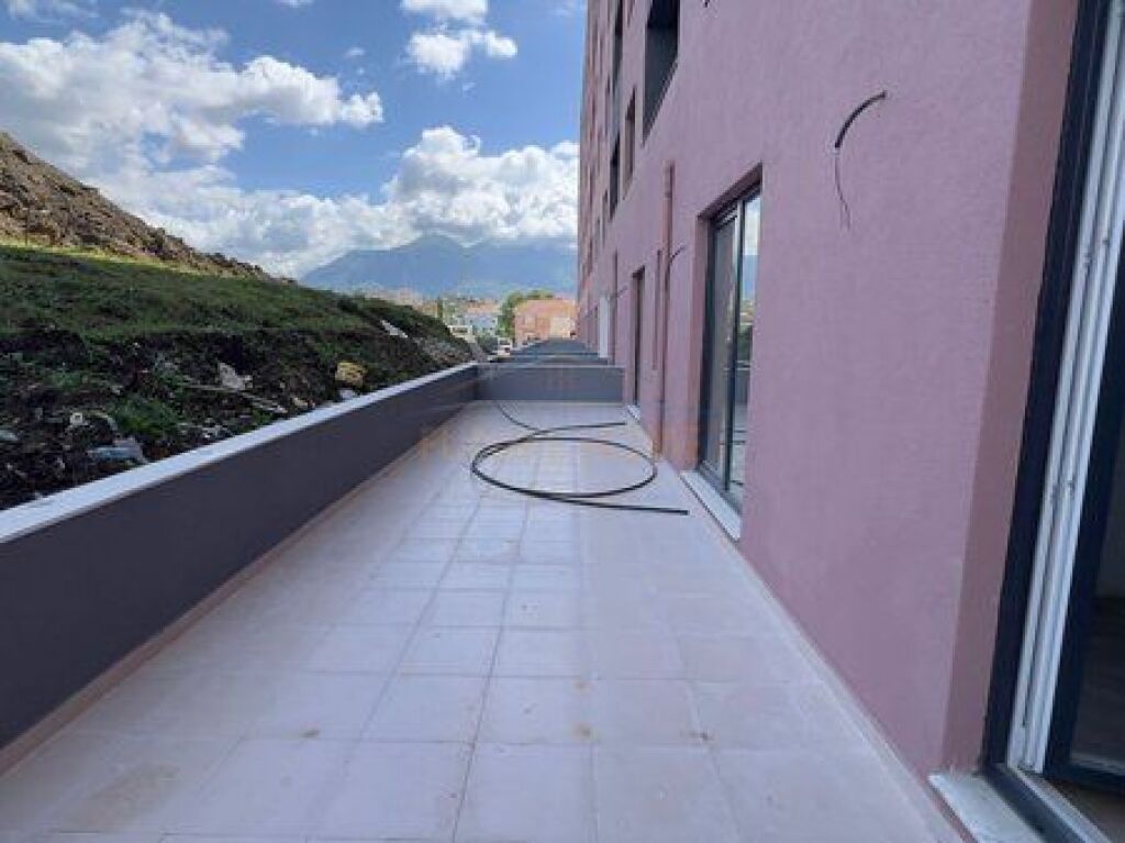 Shitet Apartament 2+1+2+Verandë, Paskuqan