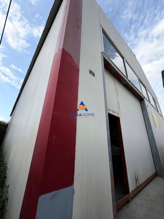 CAPANNONE IN AFFITTO 311M2 "VORË, 100 M DAL SOPRAPPASSO DI VORË" 1300 EURO