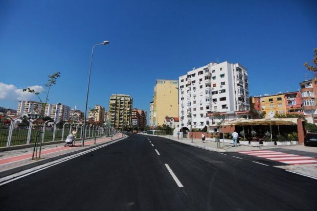 APARTMENT 2+1+2 FOR SALE NEAR KOSOVARËVE STREET!
