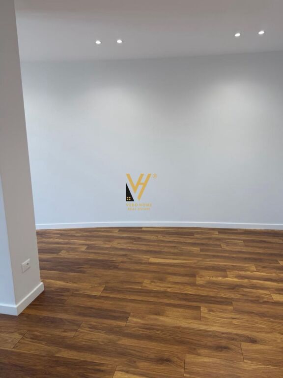 OFFICE 100 M2 FOR RENT AT THE MUNICIPALITY OF PARIS 1,500 EURO