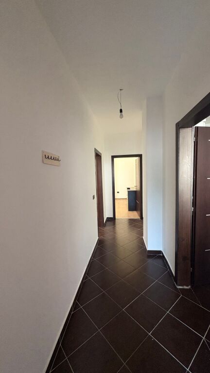 Affittasi appartamento arredato 3+1+2 a Dy Palmat Astir