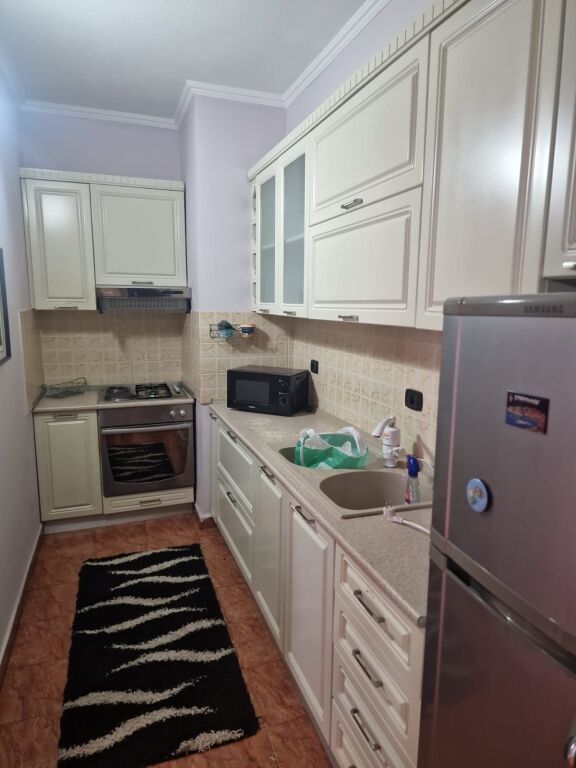 Apartament 2+1 per qira te Zogu Zi, rruga Dritan Hoxha