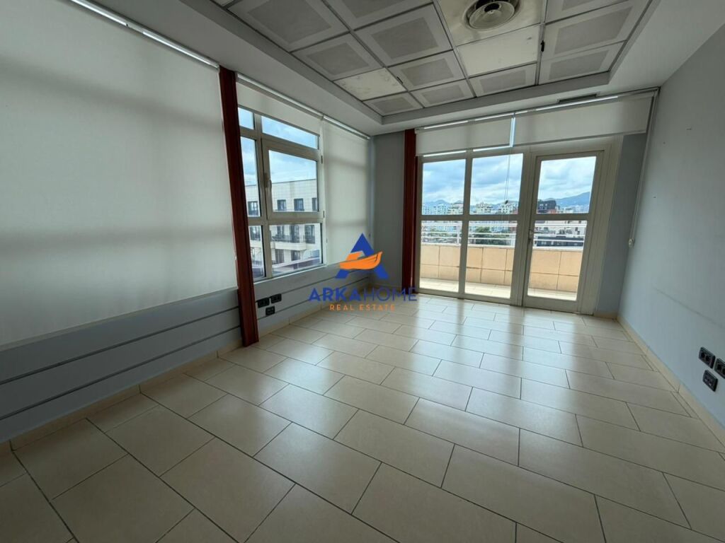 LOCALE UFFICIO IN AFFITTO 450 M2 "GALERIA ROMA, VIA KAVAJËS" 6000 EURO