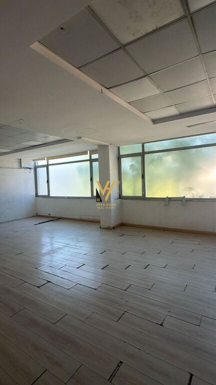 LOCALE COMMERCIALE 330 M2 IN AFFITTO A BLLOK 4.500 EURO