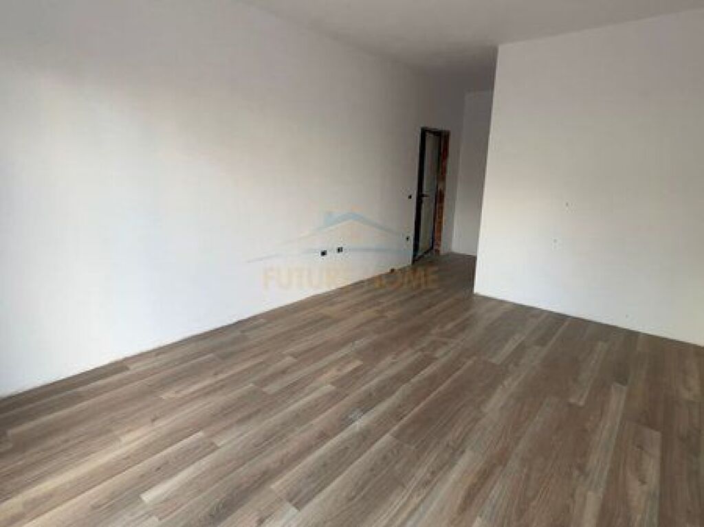 Shitet Apartament 2+1+2+Verandë, Paskuqan