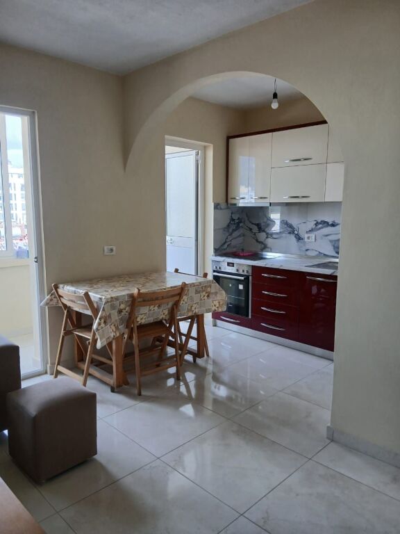Apartament 1+1 me qira – Medrese !