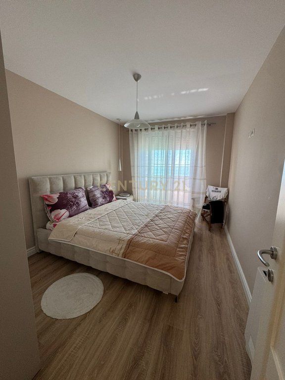 Jepet me Qera Apartament 2+1 me Pamje Panoramike Deti në Shkëmbin e Kavajës, Durrës