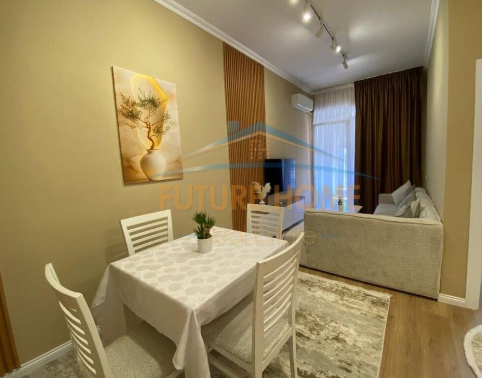 Qera Apartament 1+1+Post Parkimi Kopshti Botanik