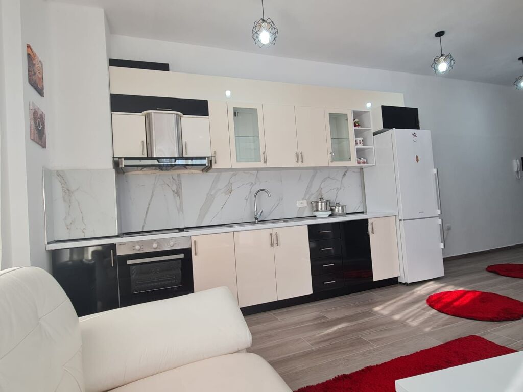🏢Ne zonen e 5 Majit,Kompleksi Inerti jepet me qera apartament 1+1,i mobiluar 50,000Leke