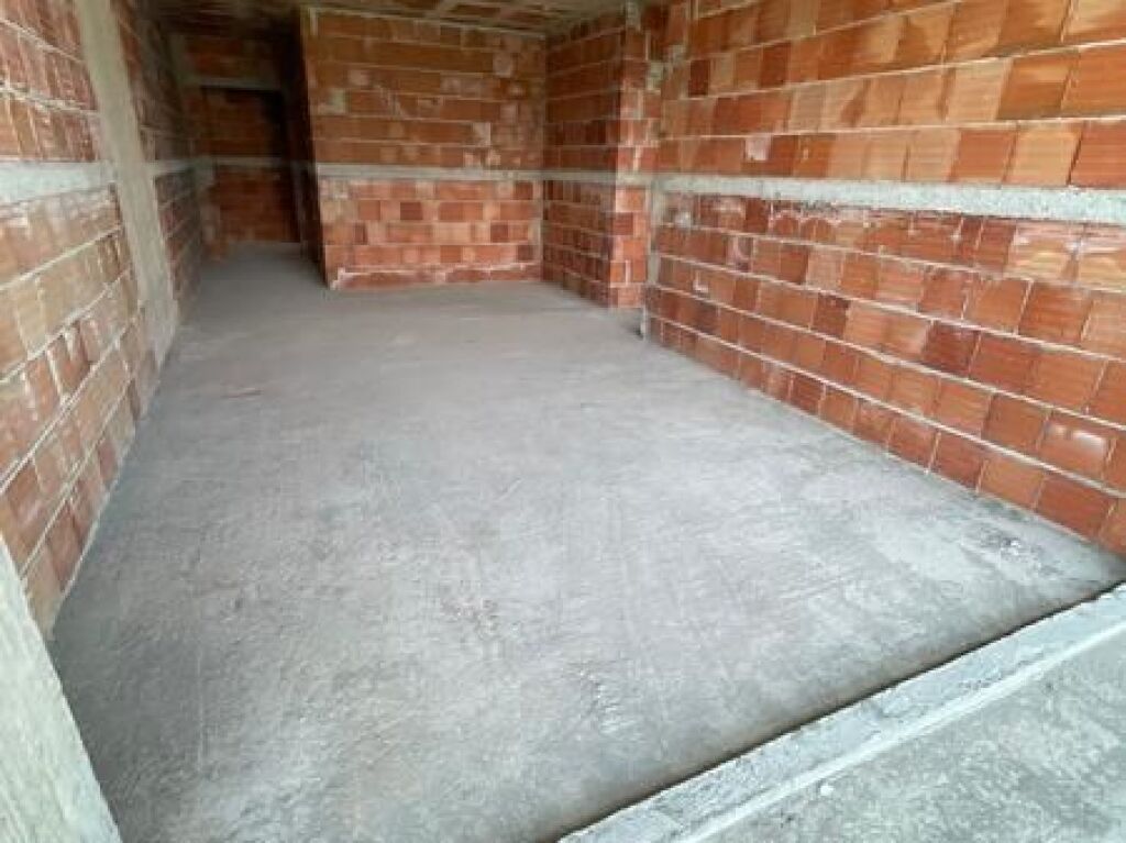 Shitet, Apartament 2+1+2, Blloku, Tirane.