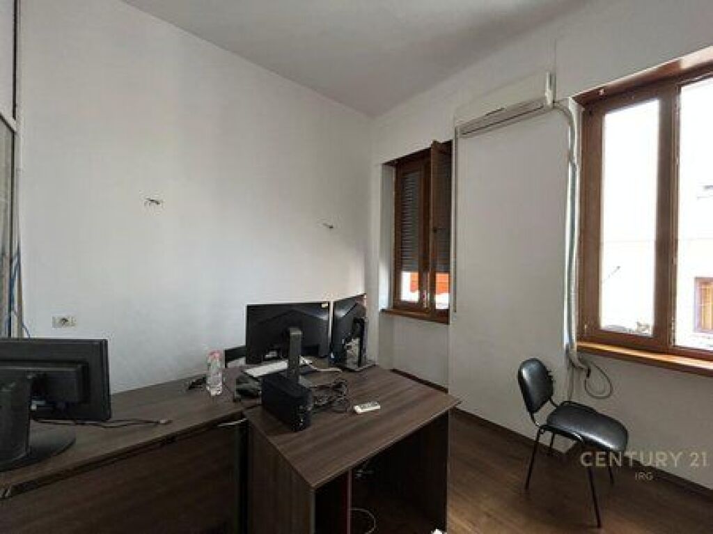  AMBIENT ZYRE PER QERA NE BLLOK