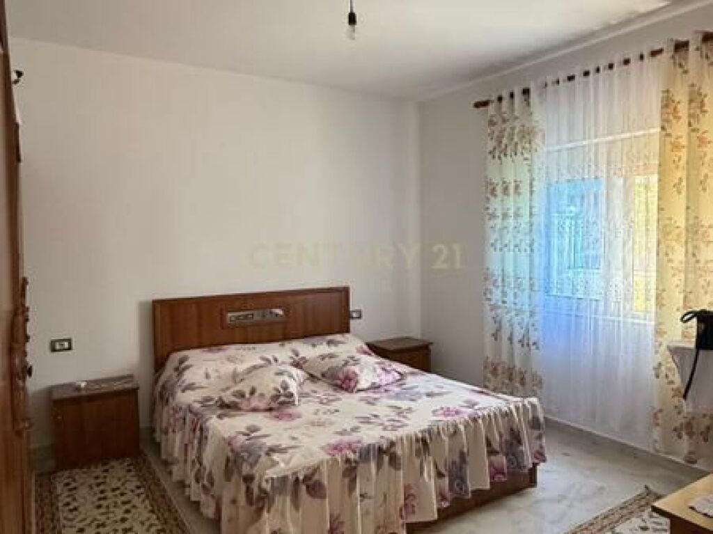 Shitet Shtëpi Private në 4 Rruget e Shijakut, Durrës !